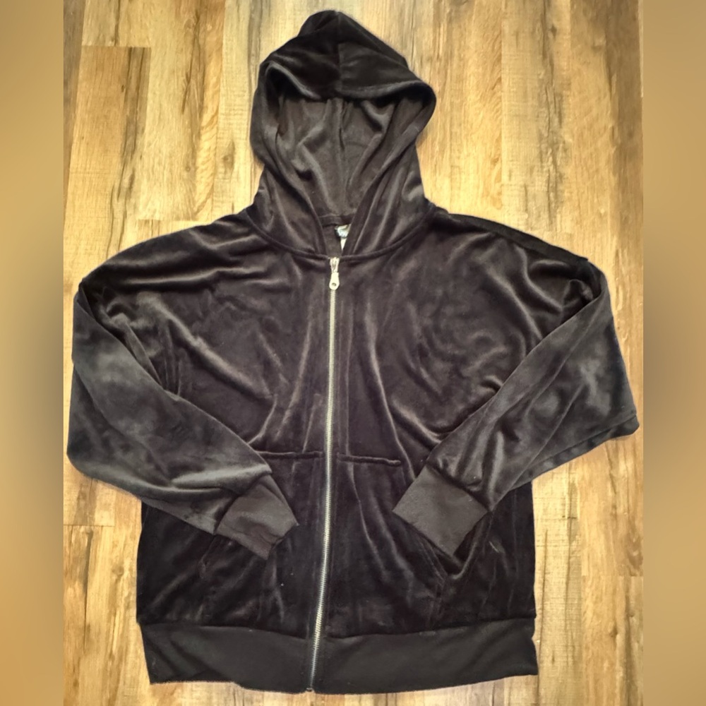 Black Velvet women’s zip jacket and jogger pants